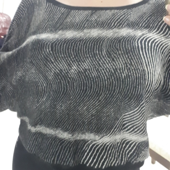 BCBGMaxazria Black and gray top - Dolman sleeves - Picture 4 of 11